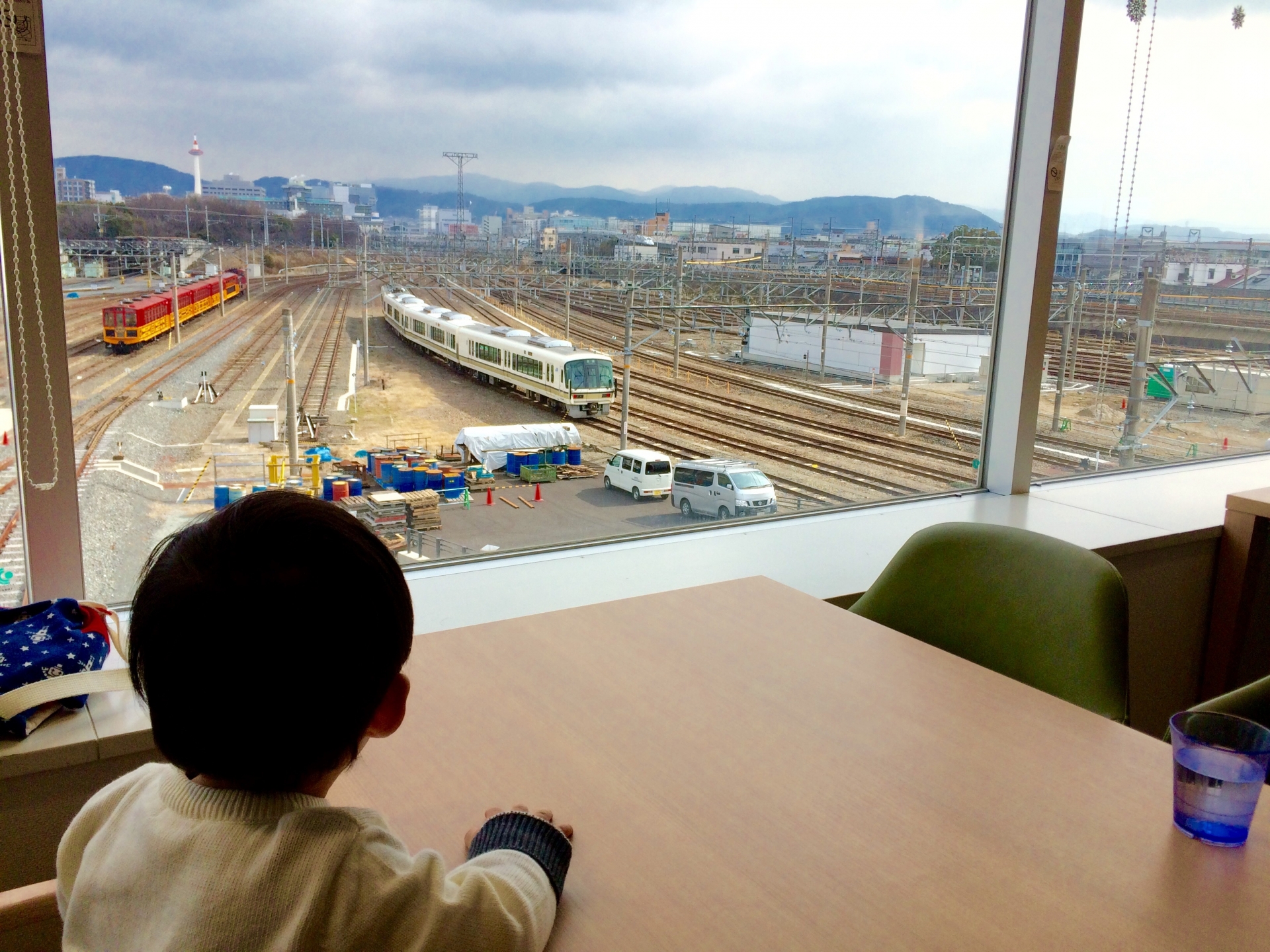 鉄道好き親子必見 電車が見えるレストランその1 東京 御茶ノ水 銀座 東京イベントプラス 親子で楽しいお得な週末お出かけ情報